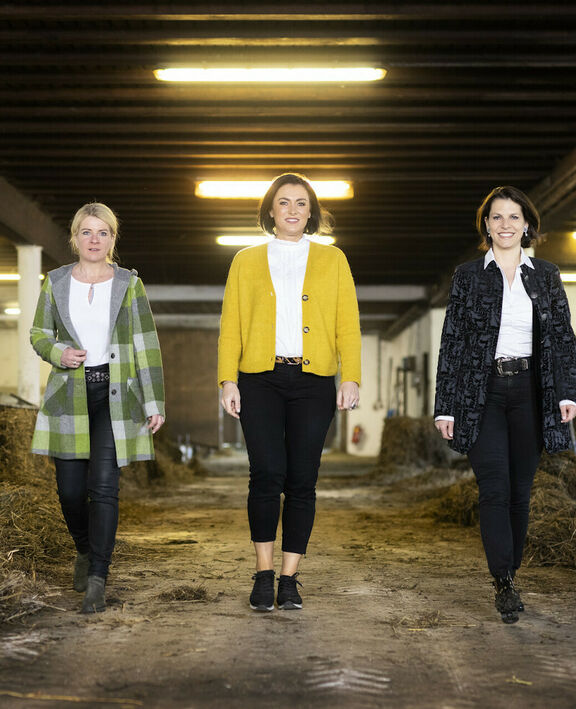 Bundesbäuerin Irene Neumann-Hartberger, Landwirtschaftsministerin Elisabeth Köstinger und Europaministerin Karoline Edtstadler zu Besuch am Annahof.